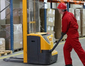 Electric Pallet Truck Training Image